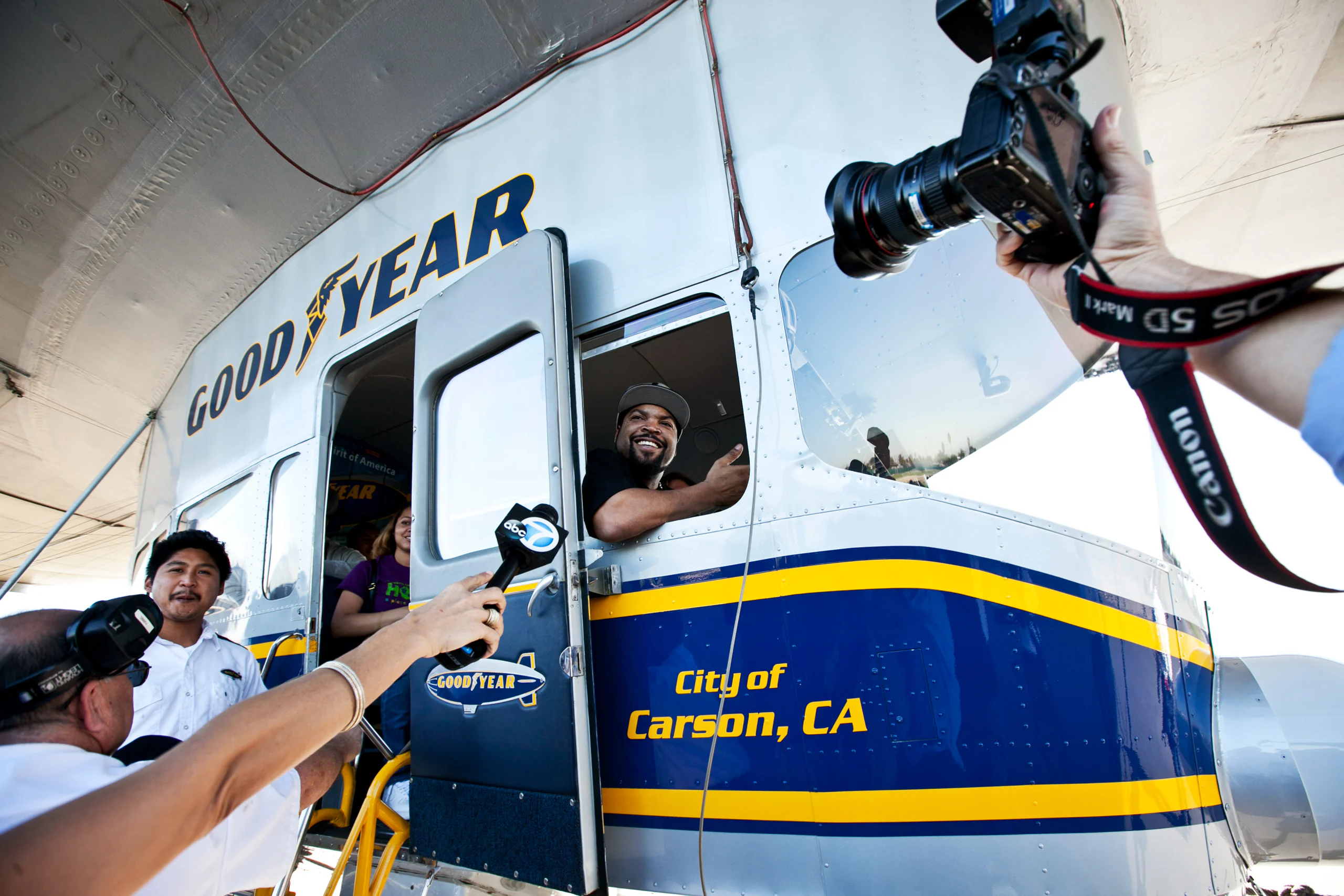 Ice Cube aboard the Goodyear blimp